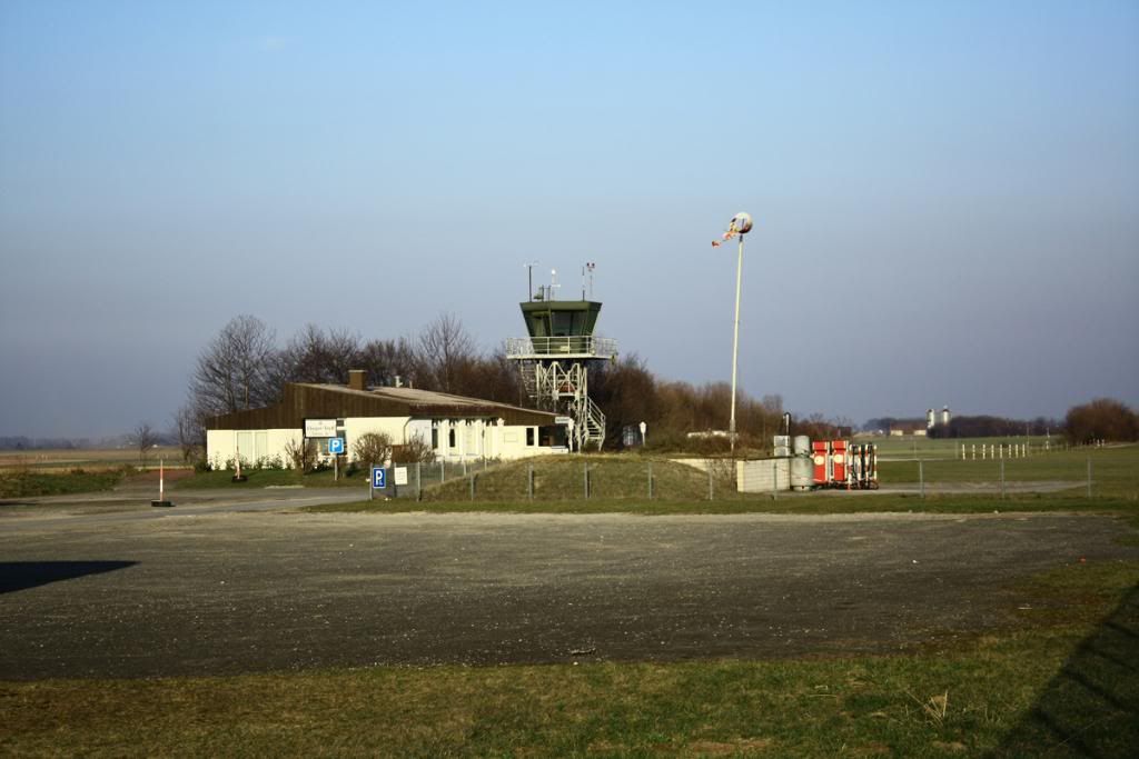 http://i51.photobucket.com/albums/f394/tartanpics/2011/220211_Soest_Tower.jpg
