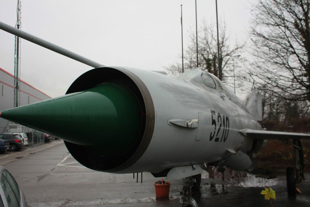 http://i51.photobucket.com/albums/f394/tartanpics/2011/221211_5210_Mig21MF_CZAF_2-1.jpg