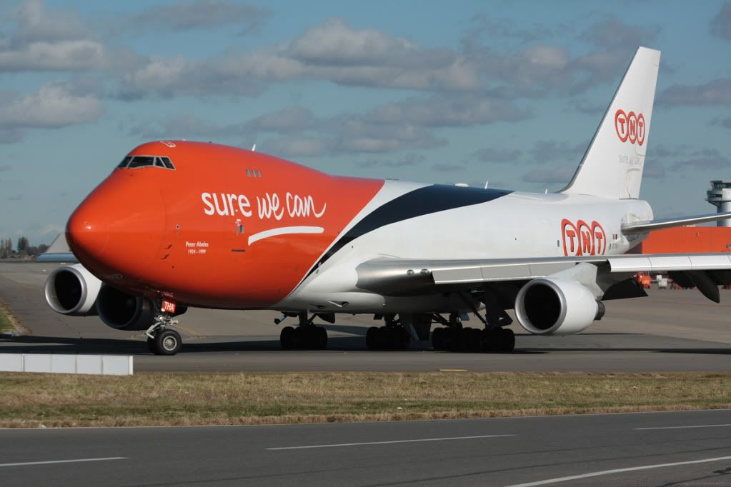 http://i51.photobucket.com/albums/f394/tartanpics/2011/261011_OO-THA_B747_2.jpg