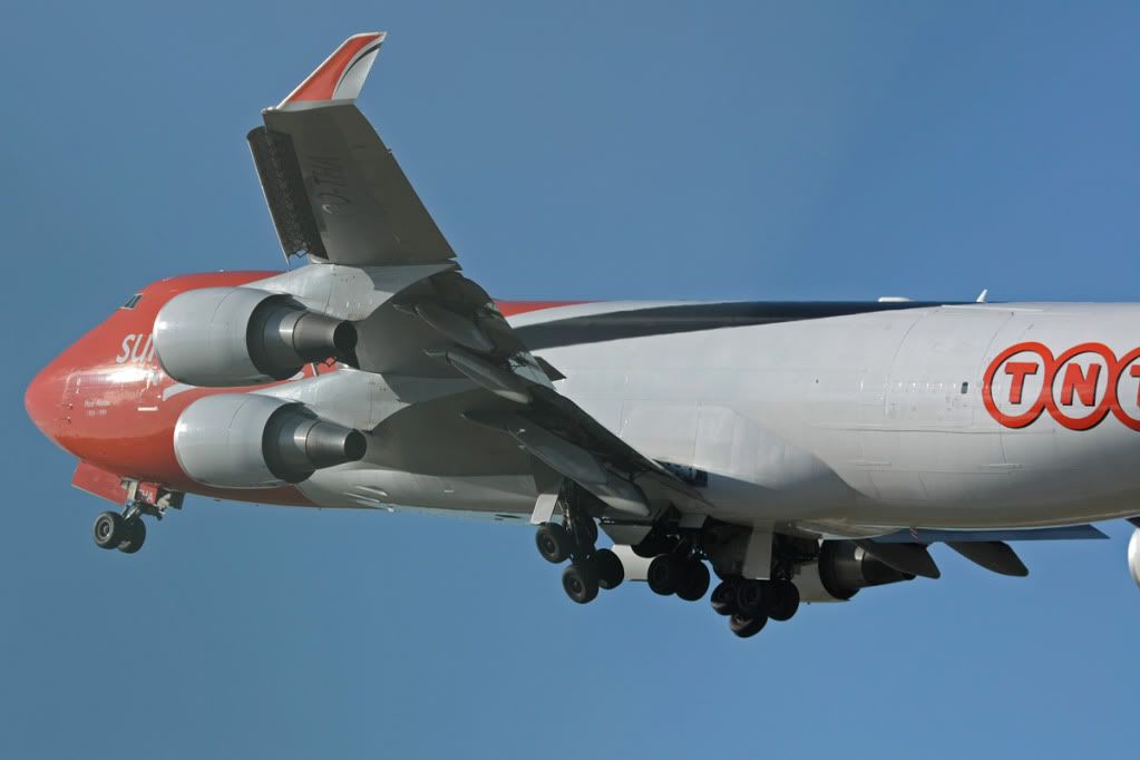 http://i51.photobucket.com/albums/f394/tartanpics/2011/261011_OO-THA_B747_5.jpg
