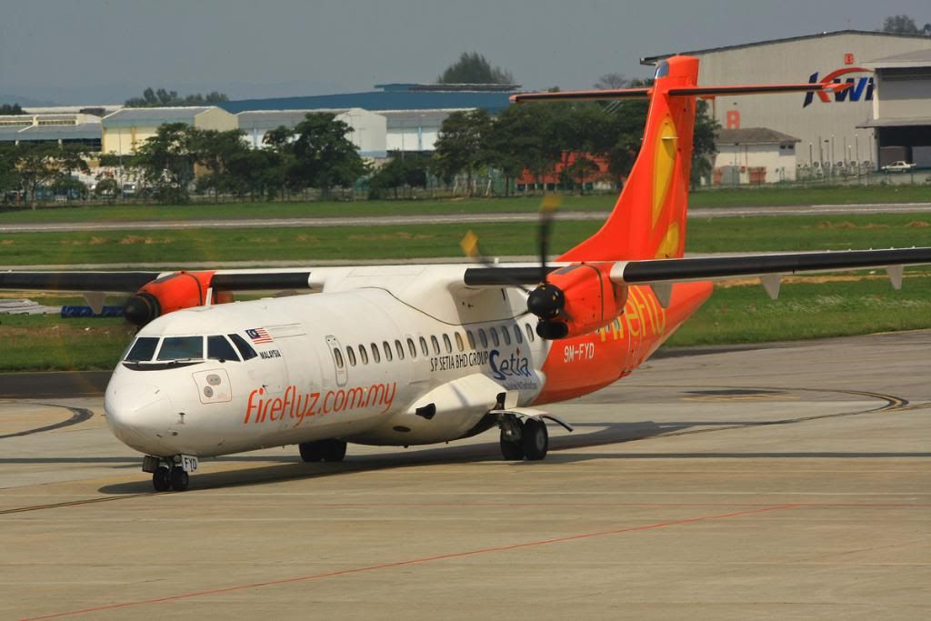http://i51.photobucket.com/albums/f394/tartanpics/2011/310811_9M-FYD_Atr72.jpg