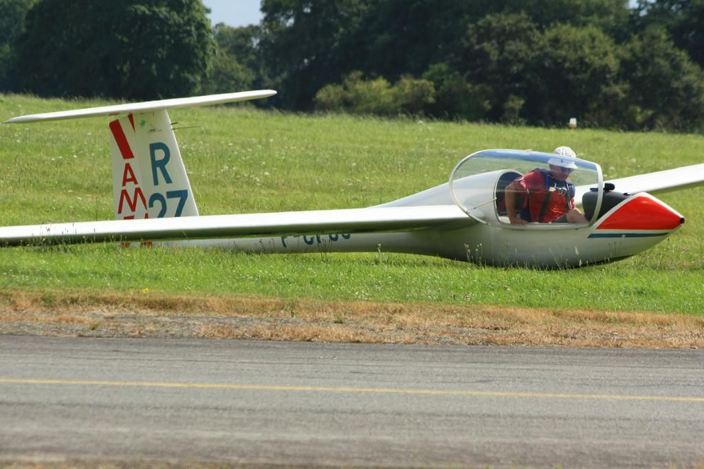 http://i51.photobucket.com/albums/f394/tartanpics/2012/210812_Laval_F-CFCJ_Glider.jpg