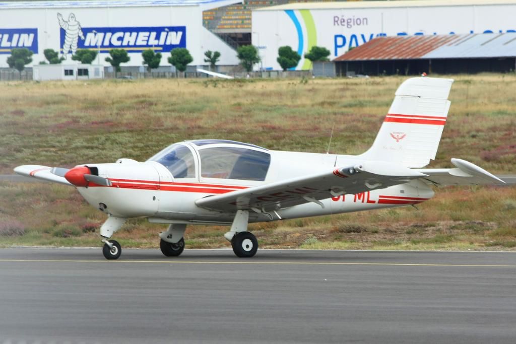 http://i51.photobucket.com/albums/f394/tartanpics/2012/210812_LeMans_F-GFML_Socata258.jpg