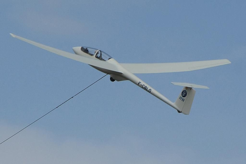 http://i51.photobucket.com/albums/f394/tartanpics/2012/210812_LeMans_Glider.jpg