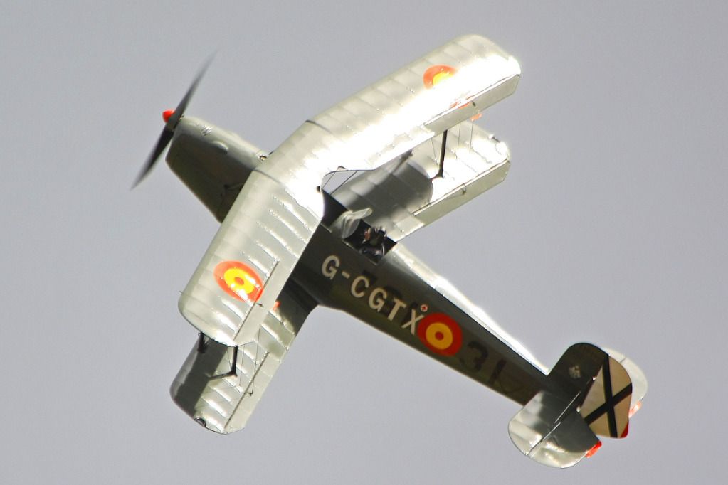 http://i51.photobucket.com/albums/f394/tartanpics/2012/East%20Fortune%20Airshow%202012/280712_G-CGTX_Moth.jpg