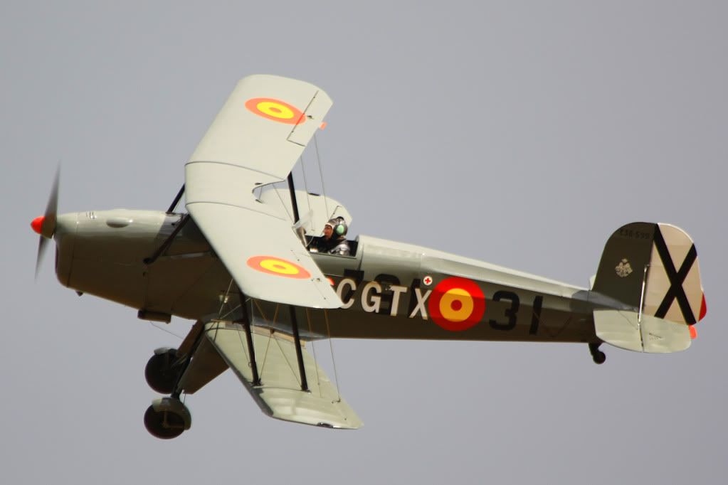 http://i51.photobucket.com/albums/f394/tartanpics/2012/East%20Fortune%20Airshow%202012/280712_G-CGTX_Moth_2.jpg