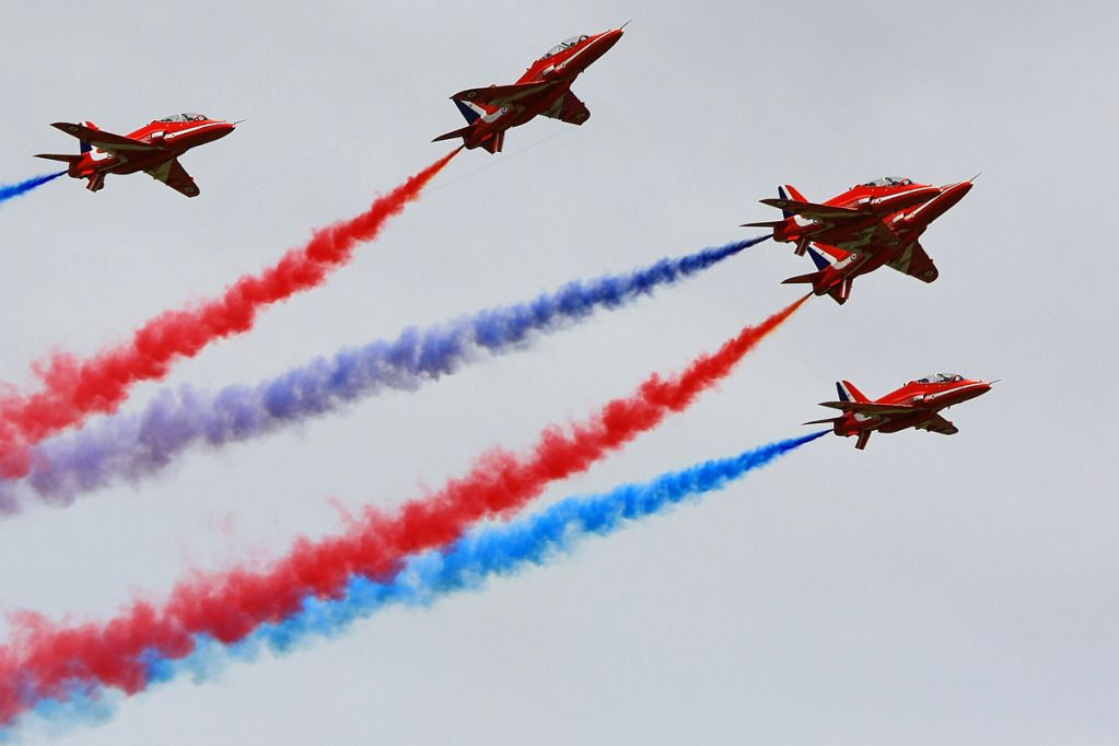 http://i51.photobucket.com/albums/f394/tartanpics/2012/East%20Fortune%20Airshow%202012/280712_RedArrows_10.jpg