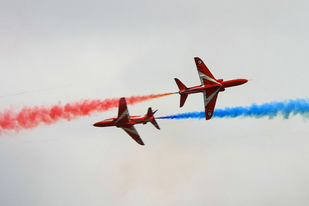 http://i51.photobucket.com/albums/f394/tartanpics/2012/East%20Fortune%20Airshow%202012/280712_RedArrows_12.jpg