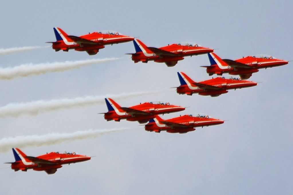 http://i51.photobucket.com/albums/f394/tartanpics/2012/East%20Fortune%20Airshow%202012/280712_RedArrows_3.jpg