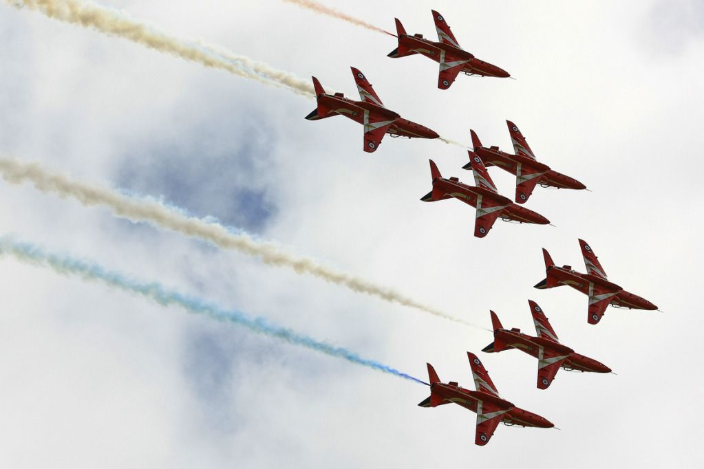 http://i51.photobucket.com/albums/f394/tartanpics/2012/East%20Fortune%20Airshow%202012/280712_RedArrows_5.jpg