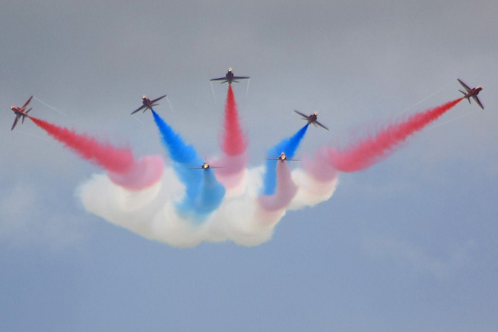 http://i51.photobucket.com/albums/f394/tartanpics/2012/East%20Fortune%20Airshow%202012/280712_RedArrows_6.jpg