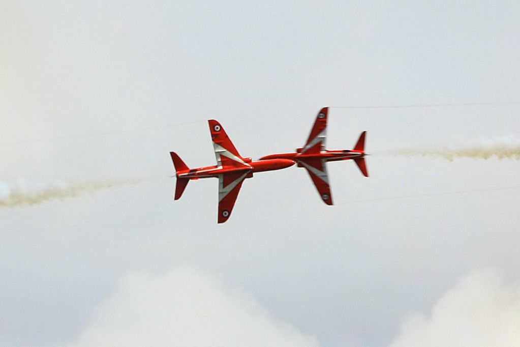 http://i51.photobucket.com/albums/f394/tartanpics/2012/East%20Fortune%20Airshow%202012/280712_RedArrows_9.jpg