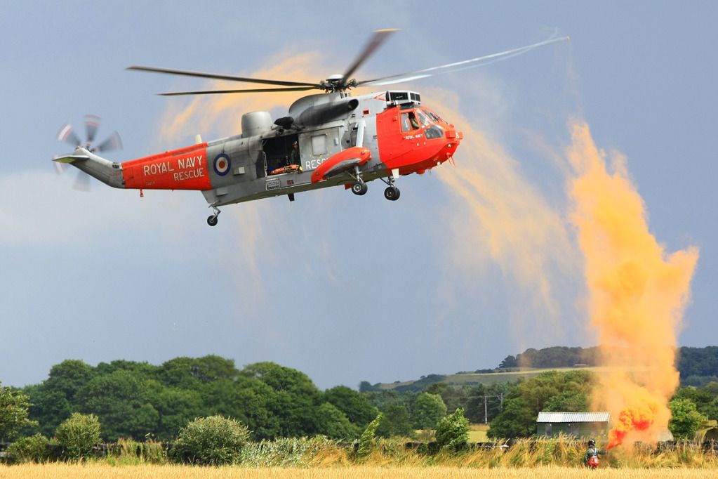http://i51.photobucket.com/albums/f394/tartanpics/2012/East%20Fortune%20Airshow%202012/280712_ZA134_SeaKing.jpg