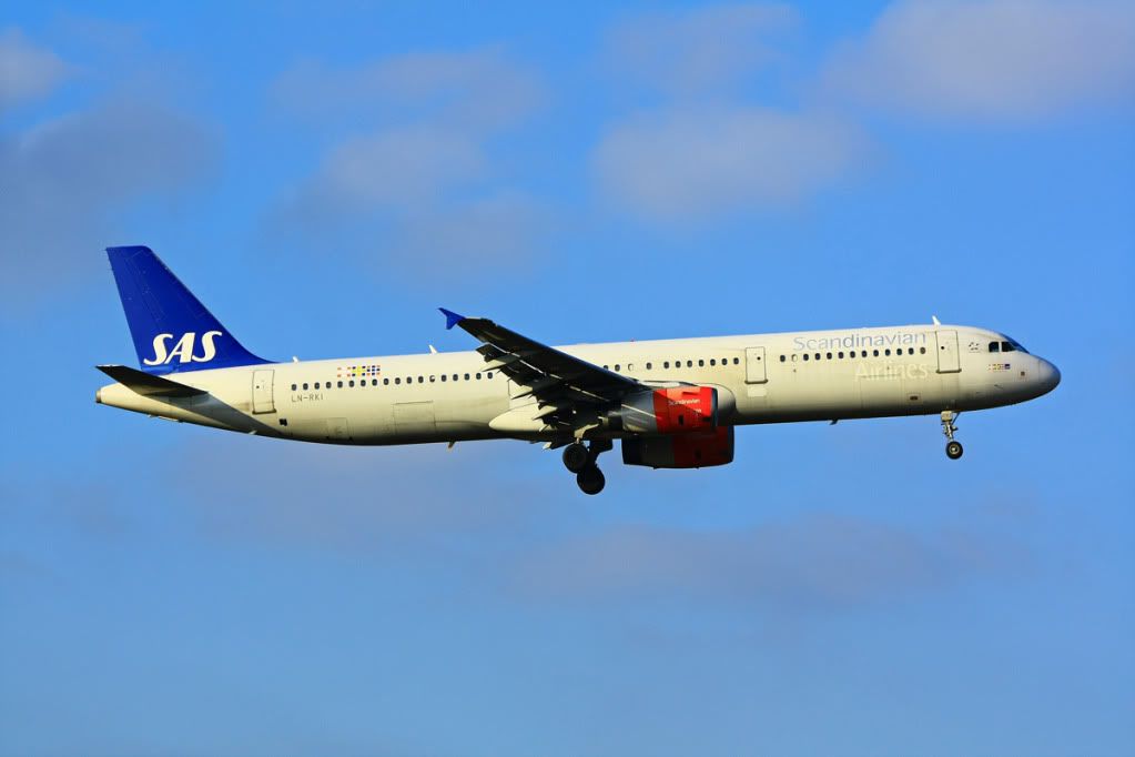 http://i51.photobucket.com/albums/f394/tartanpics/2013/200213_LN-RKI_A321_zpsa05e41ad.jpg
