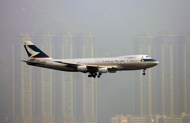 http://i51.photobucket.com/albums/f394/tartanpics/Asia%202007/140907_B-HIH_B747.jpg