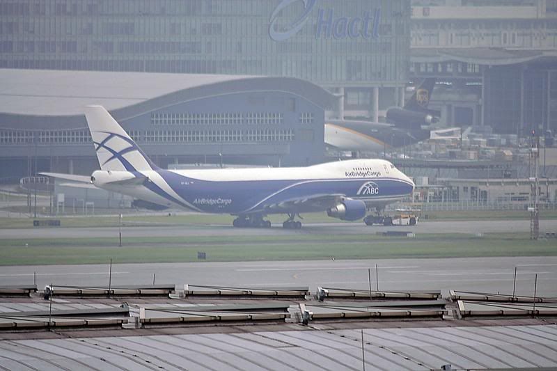 http://i51.photobucket.com/albums/f394/tartanpics/Asia%202007/140907_VP-BIJ_B747.jpg
