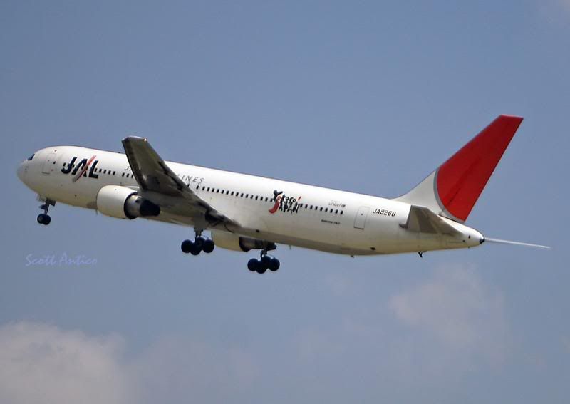 http://i51.photobucket.com/albums/f394/tartanpics/Asia%202007/160907_JA8266_B767.jpg