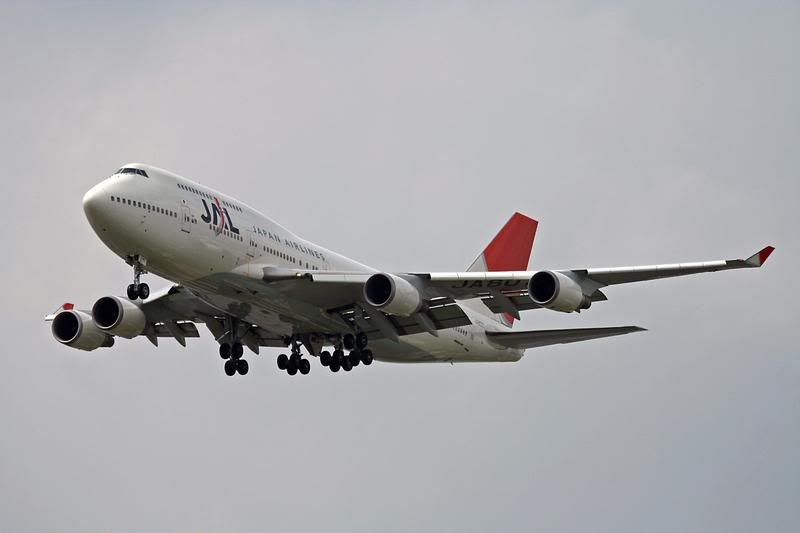 http://i51.photobucket.com/albums/f394/tartanpics/Asia%202007/250907_JA8071_B747.jpg