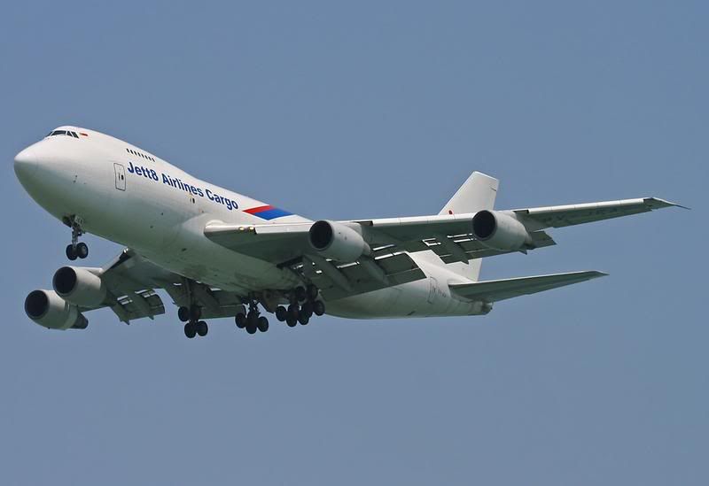 http://i51.photobucket.com/albums/f394/tartanpics/Asia%202007/280907_9V-JEA_B747.jpg