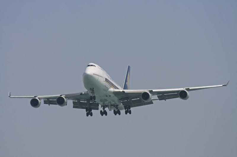 http://i51.photobucket.com/albums/f394/tartanpics/Asia%202007/280907_9V-SPM_B747.jpg
