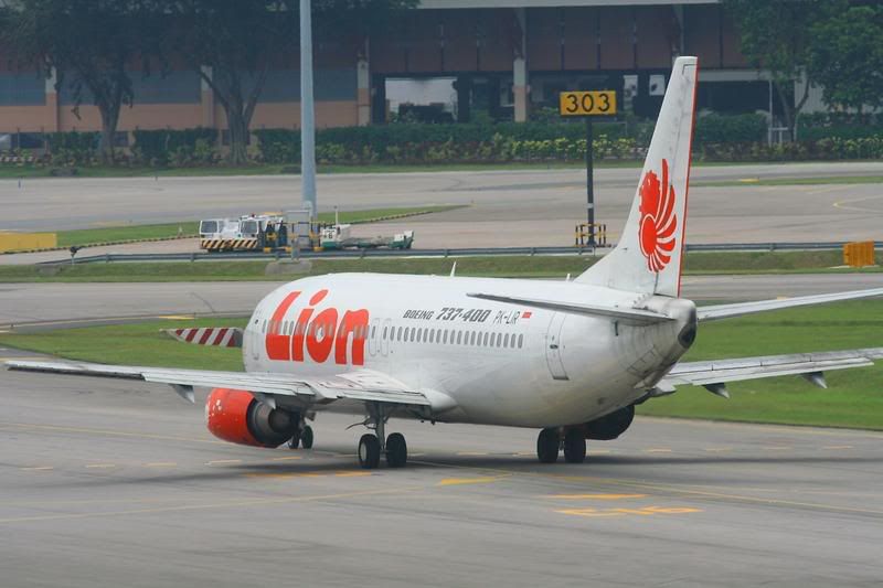 http://i51.photobucket.com/albums/f394/tartanpics/Asia%202007/280907_PK-LIR_B737.jpg