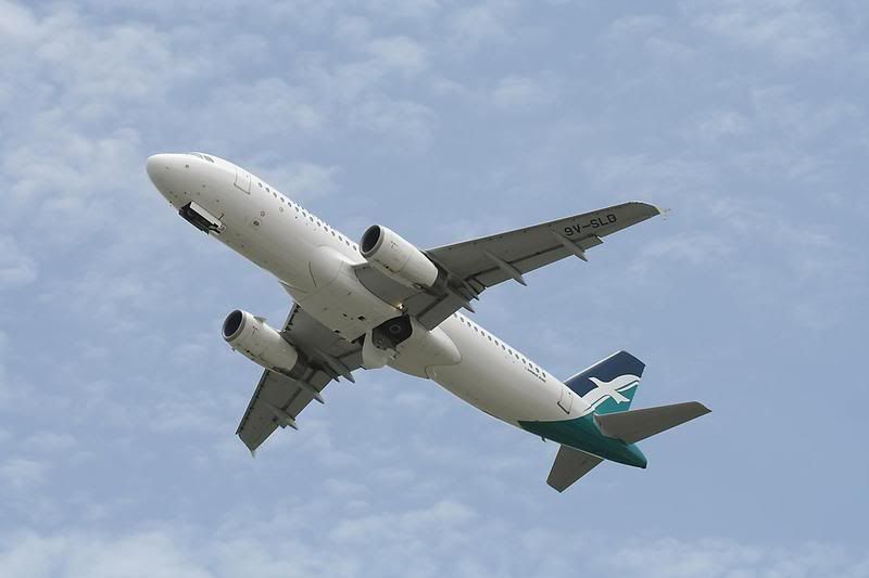 http://i51.photobucket.com/albums/f394/tartanpics/Asia%202007/300907_9V-SLB_A320_2.jpg