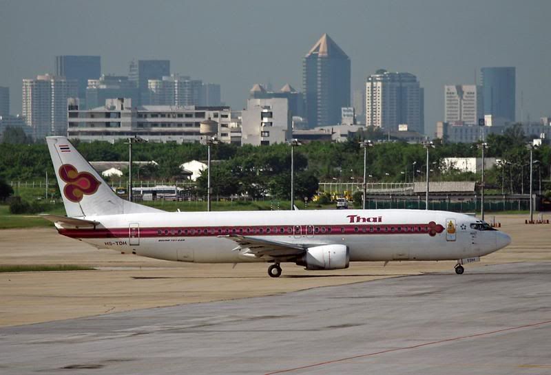 http://i51.photobucket.com/albums/f394/tartanpics/Asia%202007/300907_HS-TDH_B737.jpg