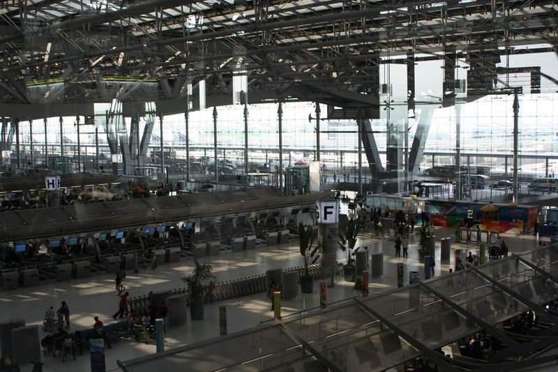 http://i51.photobucket.com/albums/f394/tartanpics/Asia%202007/bkk-terminal-4.jpg