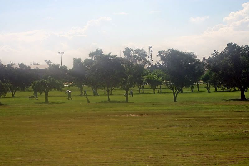 http://i51.photobucket.com/albums/f394/tartanpics/Asia%202007/dmk-golfcourse-2.jpg