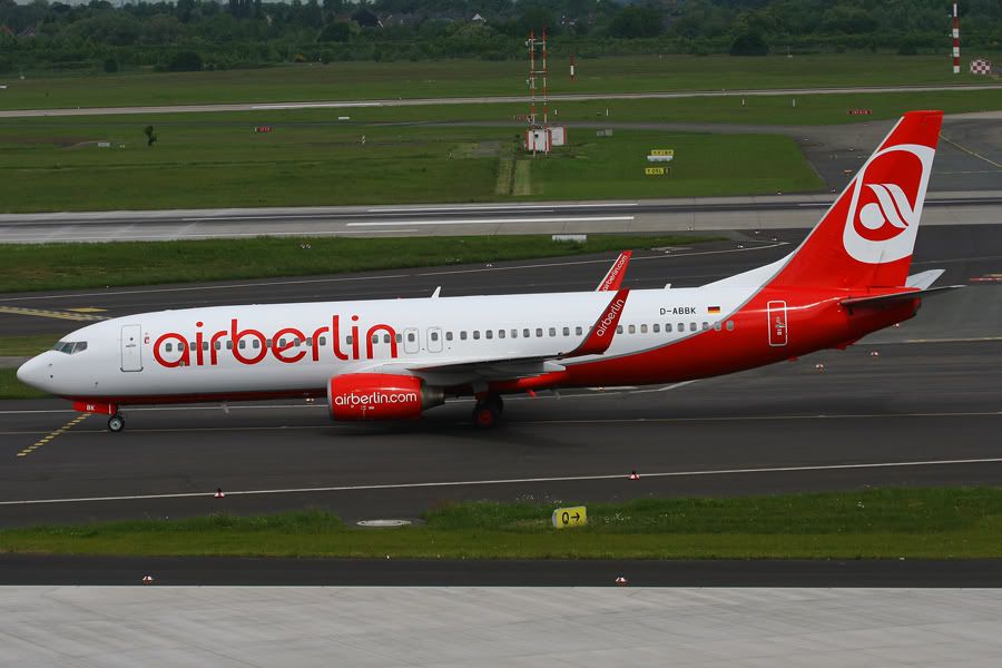 http://i51.photobucket.com/albums/f394/tartanpics/Dusseldorf%20April%2009/130509_D-ABBK_B737.jpg