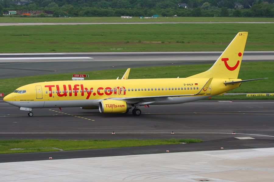 http://i51.photobucket.com/albums/f394/tartanpics/Dusseldorf%20April%2009/130509_D-AHLR_B737.jpg