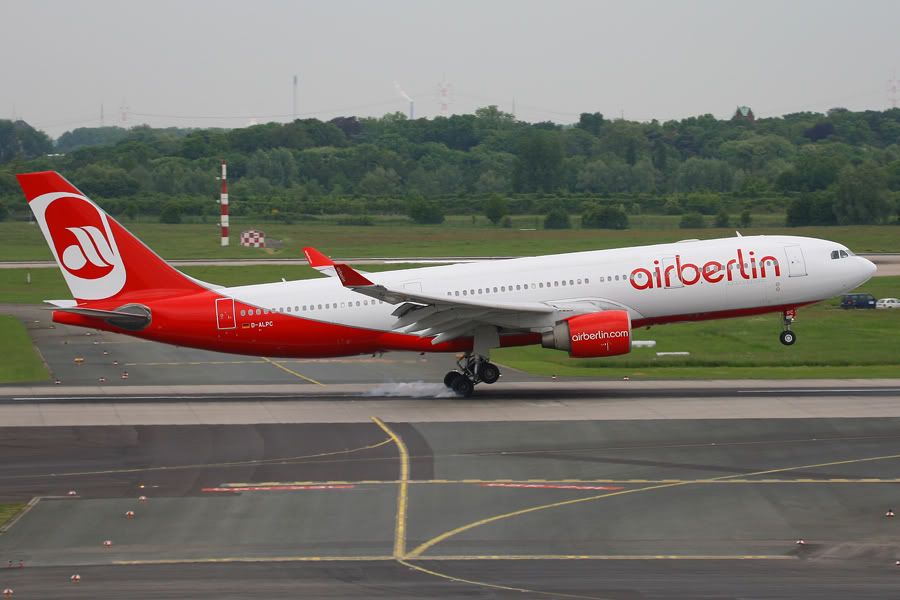 http://i51.photobucket.com/albums/f394/tartanpics/Dusseldorf%20April%2009/130509_D-ALPC_A330.jpg