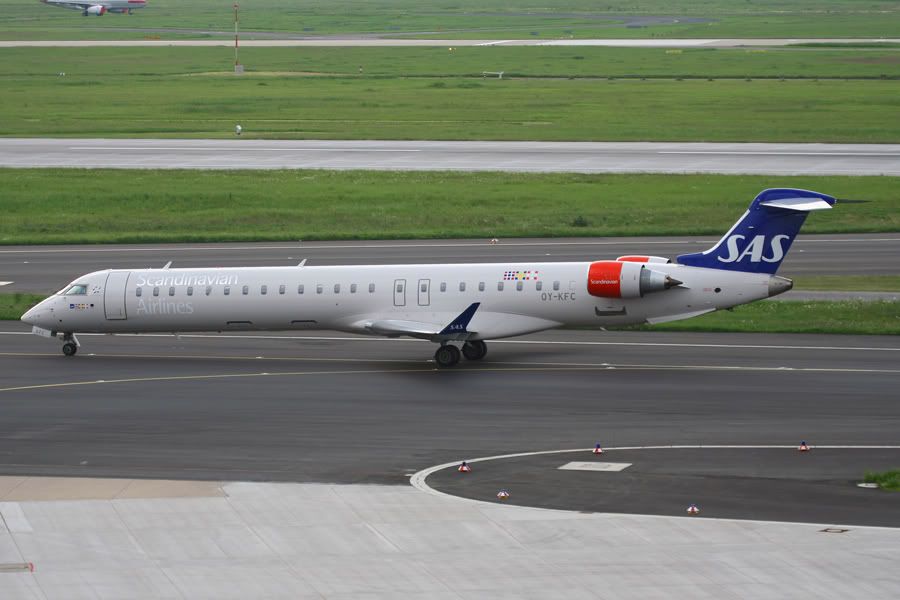 http://i51.photobucket.com/albums/f394/tartanpics/Dusseldorf%20April%2009/130509_OY-KFC_CRJ900.jpg
