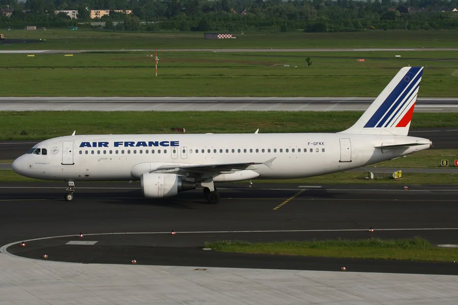 http://i51.photobucket.com/albums/f394/tartanpics/Dusseldorf%20April%2009/140509_F-GFKK_A320.jpg