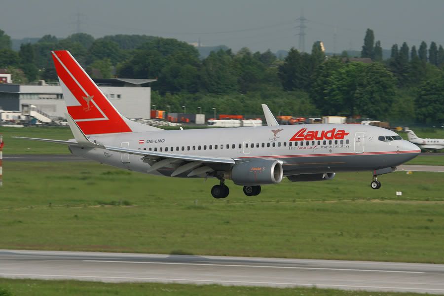 http://i51.photobucket.com/albums/f394/tartanpics/Dusseldorf%20April%2009/140509_OE-LNO_B737.jpg