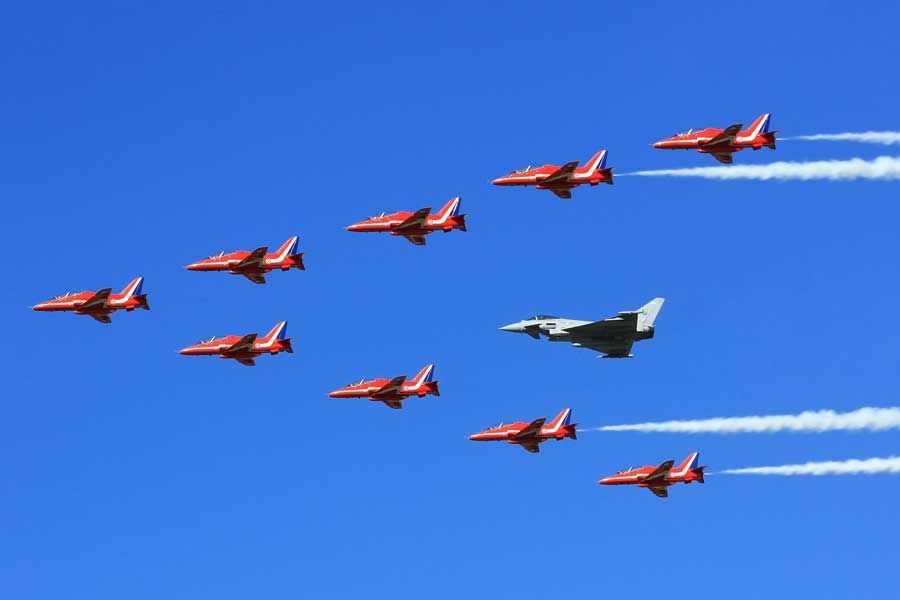 http://i51.photobucket.com/albums/f394/tartanpics/Leuchars%202009/120909_Arrows_2.jpg
