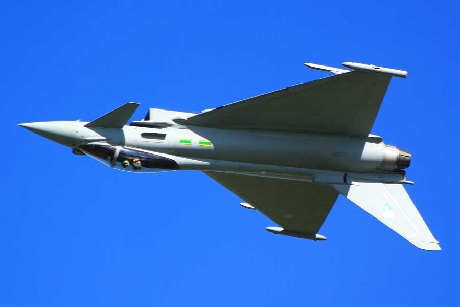 http://i51.photobucket.com/albums/f394/tartanpics/Leuchars%202009/120909_Typhoon_3.jpg