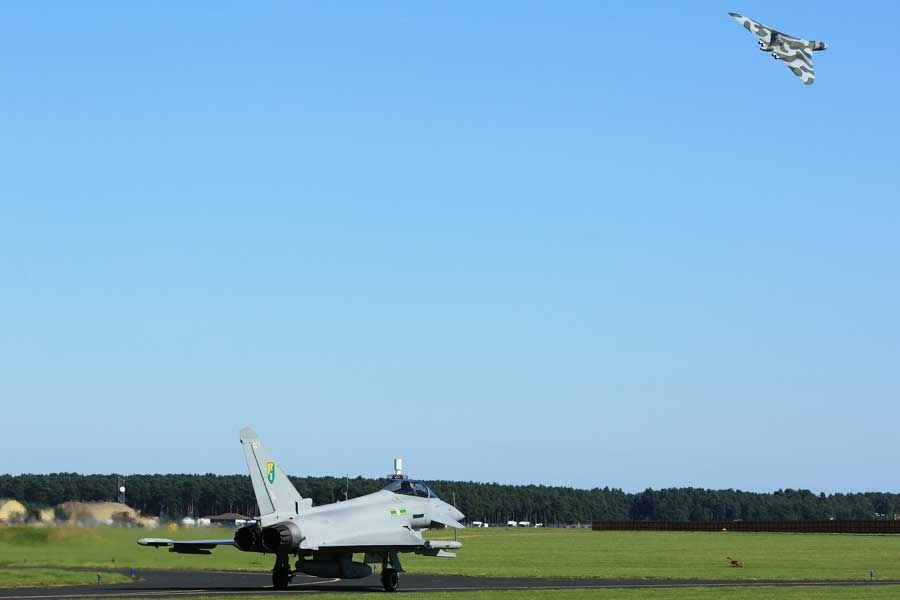 http://i51.photobucket.com/albums/f394/tartanpics/Leuchars%202009/120909_Typhoon_5.jpg