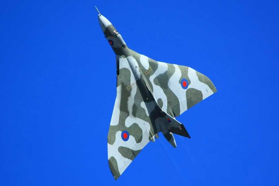 http://i51.photobucket.com/albums/f394/tartanpics/Leuchars%202009/120909_Vulcan_1.jpg