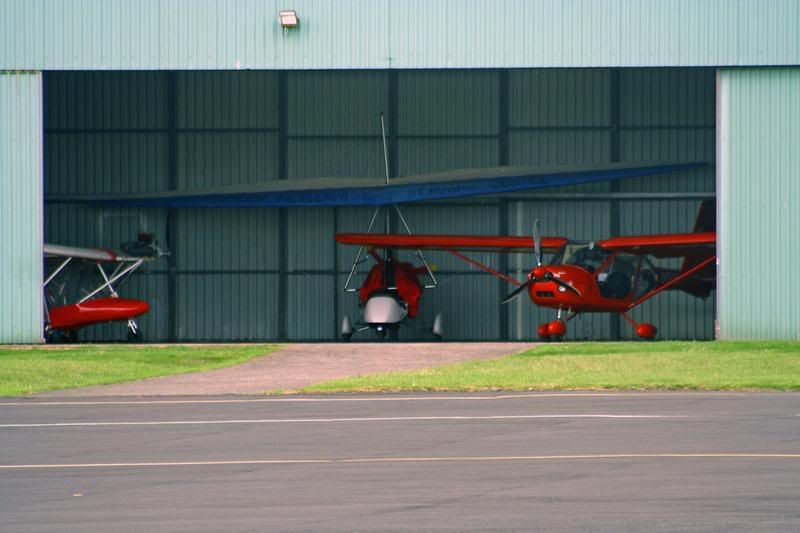 http://i51.photobucket.com/albums/f394/tartanpics/album%202/090507_Hangar.jpg