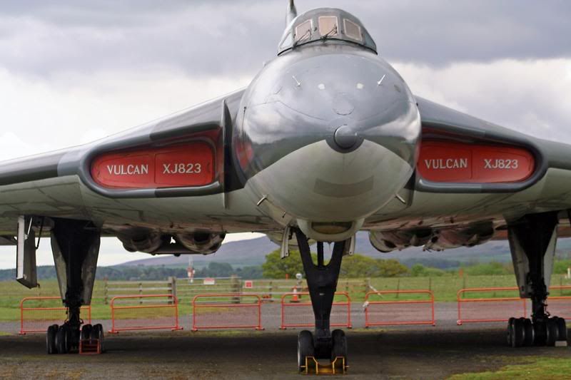 http://i51.photobucket.com/albums/f394/tartanpics/album%202/090507_XJ823_Vulcan.jpg