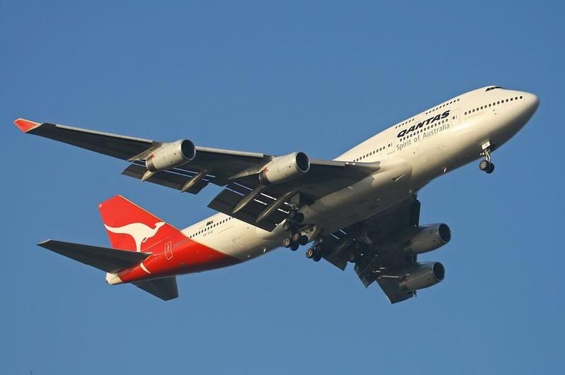 http://i51.photobucket.com/albums/f394/tartanpics/album%202/211207_VH-OJQ_B747.jpg