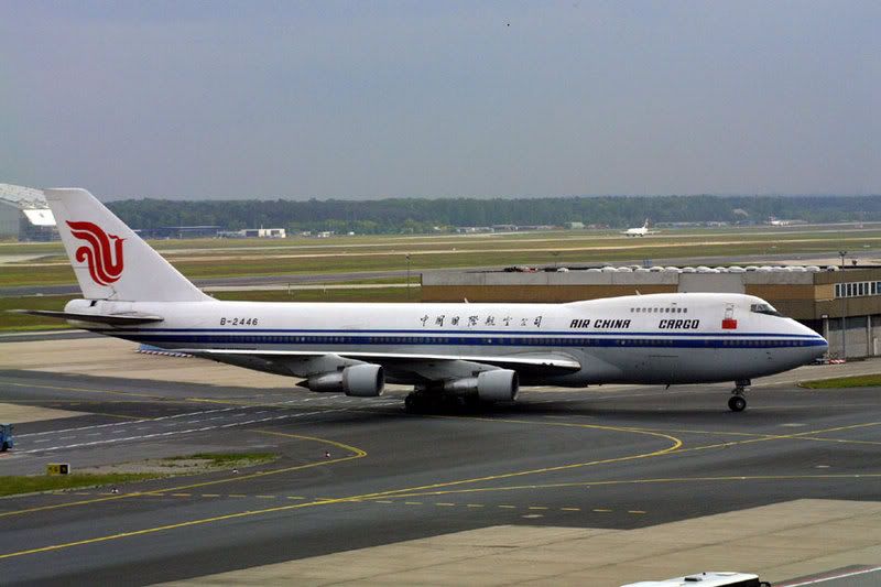 http://i51.photobucket.com/albums/f394/tartanpics/album%202/B-2446_AirChinaB742F.jpg