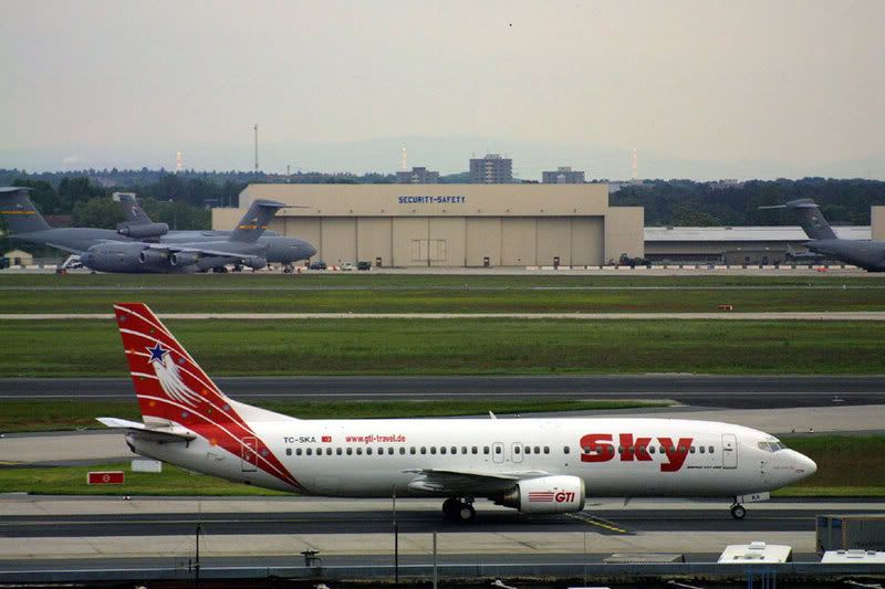 http://i51.photobucket.com/albums/f394/tartanpics/album%202/TC-SKA_Sky-B737-2.jpg