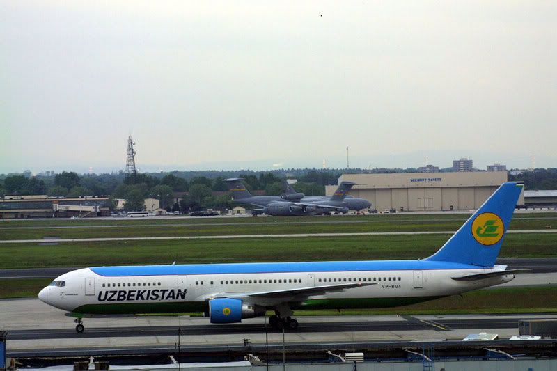 http://i51.photobucket.com/albums/f394/tartanpics/album%202/VP-BUA_Uzbekistan-B767.jpg