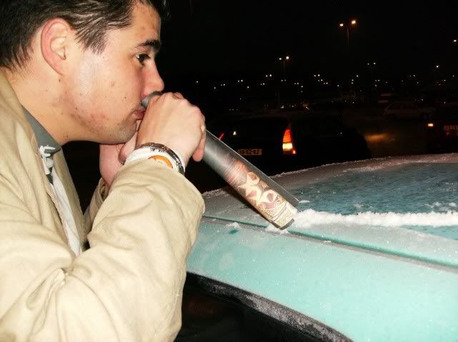 [img width=641 height=479]http://i51.photobucket.com/albums/f397/augy1982/25490877.jpg[/img]