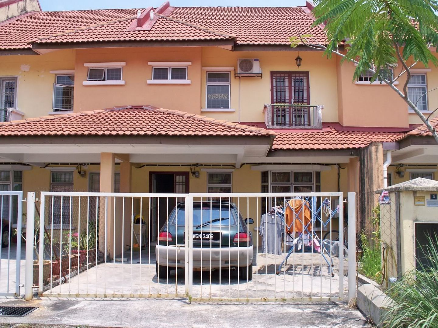 housefront.jpg